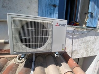 Installation d'une climatisation Mitsubishi Electric en toiture